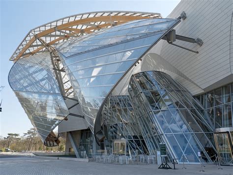 what is foundation louis vuitton.